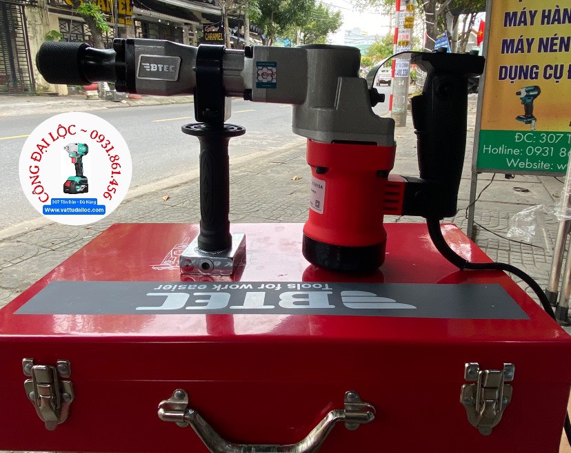 Máy đục bê tông mũi lục giác 17li 1.300w BTEC 